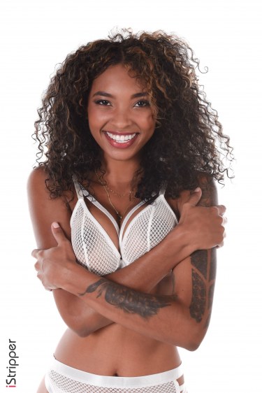 Barbie Rous In Pale Fantasy 5