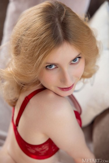 Minnie Lighter In Angelic Moves 10