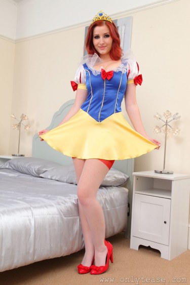 Lucie Kent Cosplay 1