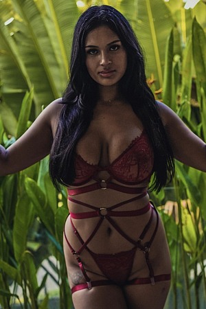 Busty Lingerie Babe Kimberly