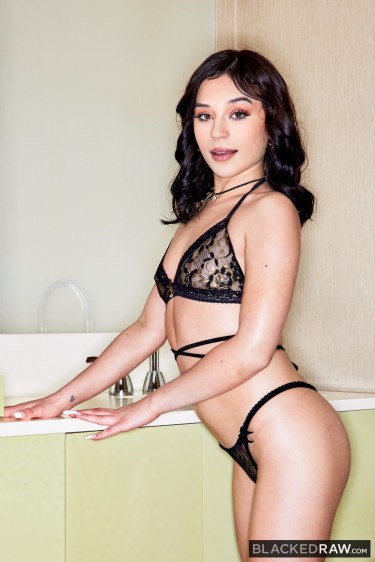 Aria Valencia In Lingerie And Heels 1