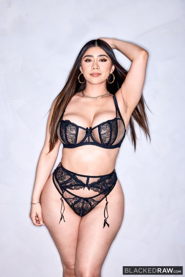 Violet Myers In Yours Tonight 1