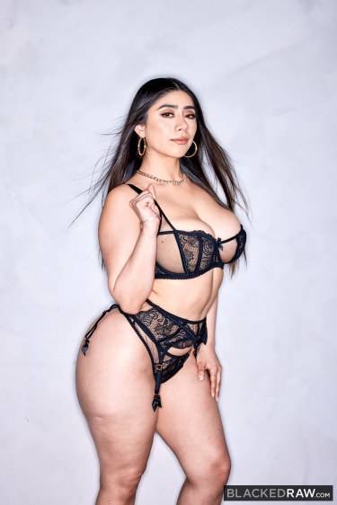 Violet Myers In Yours Tonight 5