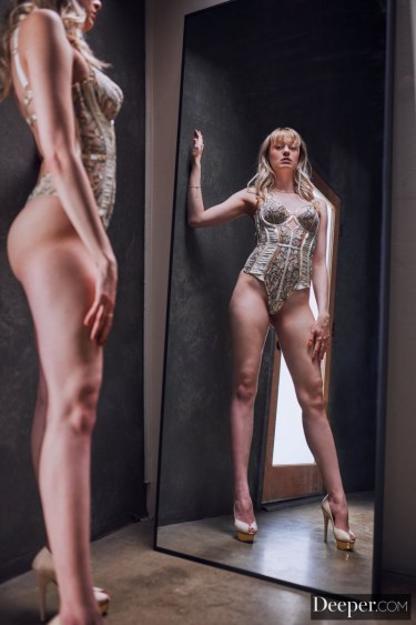 Hot Lingerie Girl Amber Moore 1