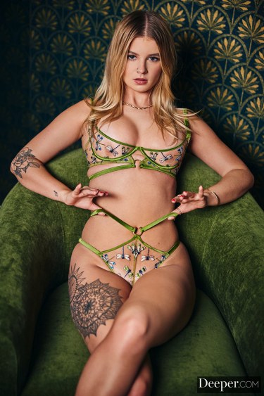 Sky Wonderland In Sexy Lingerie 7