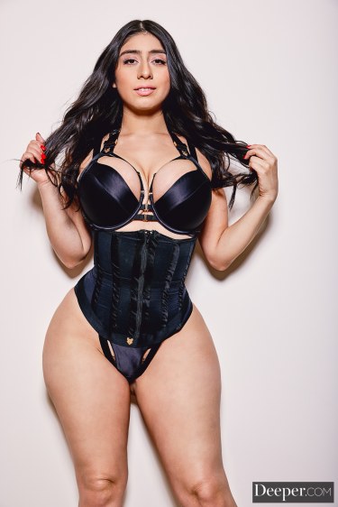 Violet Myers In Black Lingerie 15