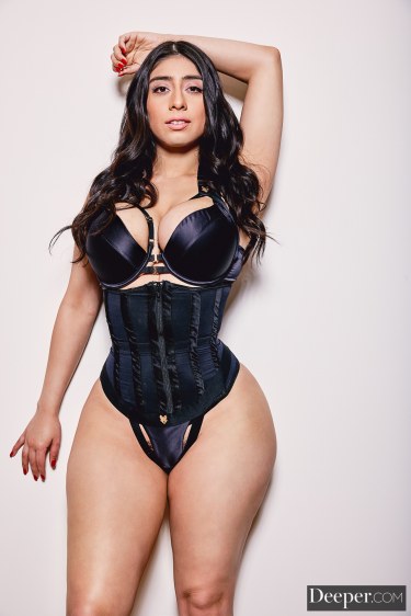 Violet Myers In Black Lingerie 16