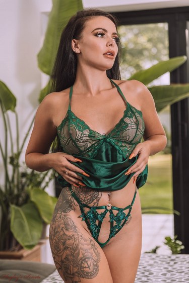 Sophie Marie In Emerald Beauty 6