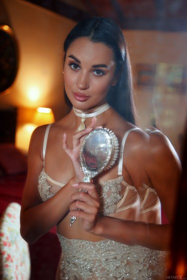 Victoria Mur In Flirty Glance 1