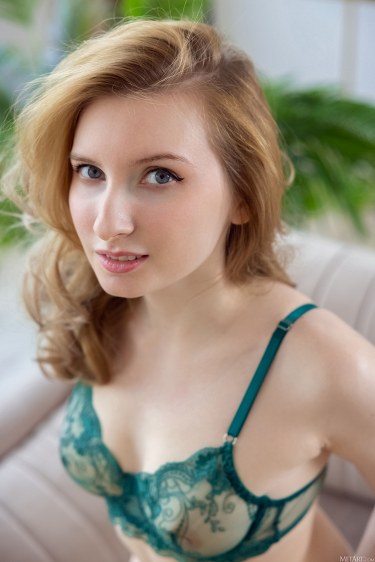 Minnie Lighter In Mystic Emerald 5