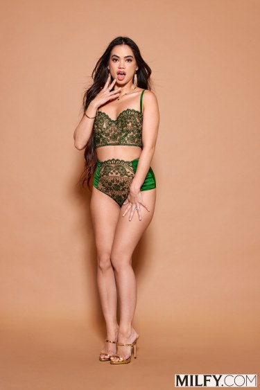 Angelina Moon In Green Lingerie 2