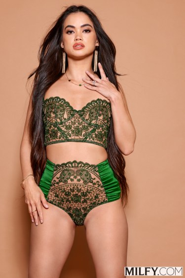 Angelina Moon In Green Lingerie 4