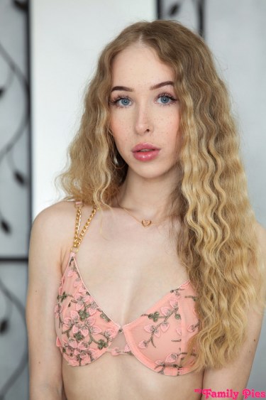 Stepsis Is A Flirt Featuring Nata Ocean 7