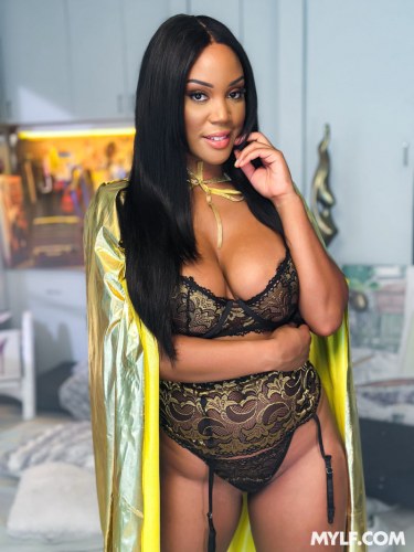 Exotic Lingerie Milf August Skye 4