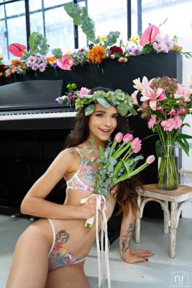 Ohana Petite With Flowers 5