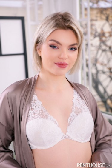 Short Haired Lingerie Blonde Winter Ashby 2