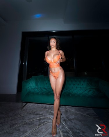 Busty Lingerie Girl Hailey Rose 5