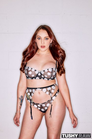 Curvy Lingerie Babe Nickey Huntsman 2