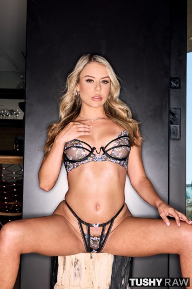 Summer Lean In Lingerie And Heels 1