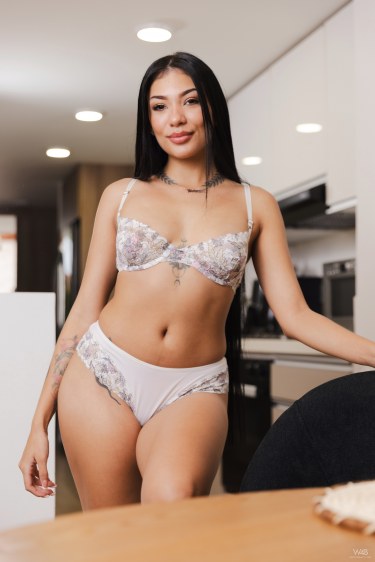 Yeye Guzman In Give It To Me 1